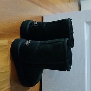 Girls size 7 uggs